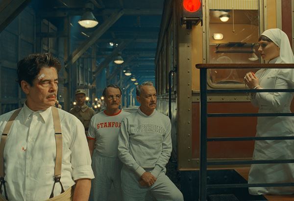 ウェス・アンダーソン監督最新作『ザ・ザ・コルダのフェニキア計画』場面写真9点が公開。トム・ハンクス、カンバーバッチも出演