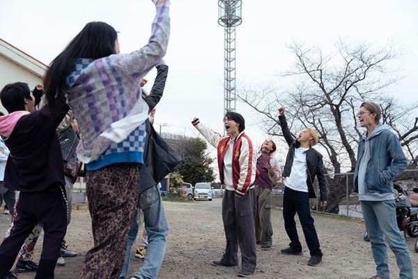 豆原一成主演『BADBOYS -THE MOVIE-』極楽蝶メンバーの男らしさが詰まった新たな場面写真公開