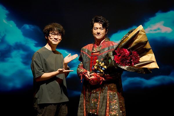 映画『ブラック・ショーマン』東野圭吾×福山雅治による1万字を超えるスペシャル対談が実現