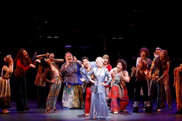 宮本亞門企画・演出による1日限りのガラ・コンサート『LIFE IS BEAUTIFUL』レポート到着　渡辺謙らが希望と世界平和への祈りを込めた楽曲を披露