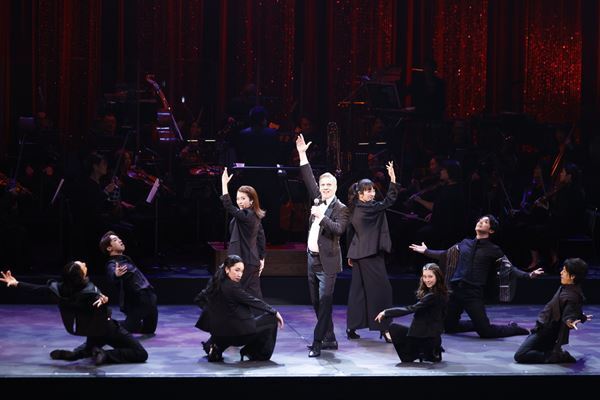 宮本亞門企画・演出による1日限りのガラ・コンサート『LIFE IS BEAUTIFUL』レポート到着　渡辺謙らが希望と世界平和への祈りを込めた楽曲を披露