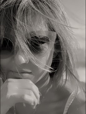 史上初！ 俳優・声優一切なしの完全AI長編映画が12月19日公開。新予告も解禁