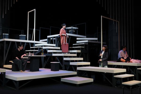 横山拓也「今この作品をつくることができて大満足」 iakuの新作『はぐらかしたり、もてなしたり』開幕