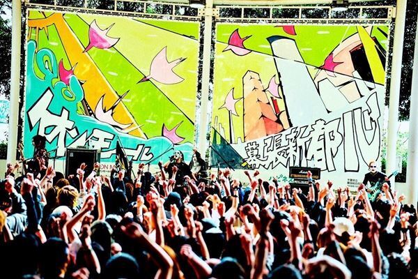 キズ、結成8周年を記念したフリーライブ『傷痕』　イオンモールに2,000人を集め、キズのいまを見せつけた圧倒的ライブ【オフィシャルレポート】