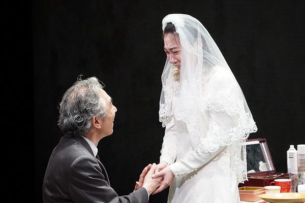 『星の降る時』日本初演がPARCO劇場で開幕　作者のベス・スティール「自分の家族を思い出し、愛していただければ」