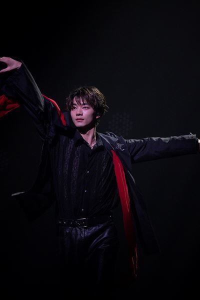 【ライブレポート】「原因は自分にある。」は新たな高みへ。彼らが描く『架空のアウトライン』は進化の予兆