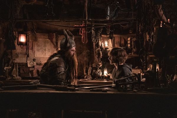 ジェラルド・バトラーが“息子”を絶賛！ 実写版『ヒックとドラゴン』特別映像公開