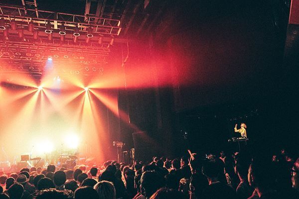 ROTH BART BARON『BEAR NIGHT 2025』、Hana Hope、吉澤嘉代子らゲストと共に音楽の森を創造