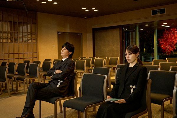 福山雅治、有村架純のクランクアップコメントも　『ブラック・ショーマン』60秒特報＆新場面写真6点公開