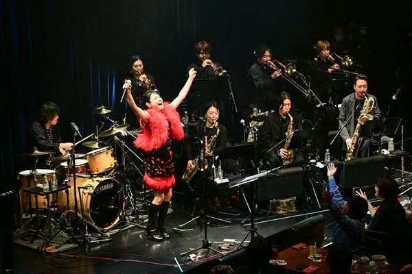岸谷香、Big Bandを従えた恒例のビルボードツアー終了！　来月2月開催『岸谷香感謝祭2025』2デイズ即日完売！夏のバンドツアーの開催も発表【オフィシャルレポート】
