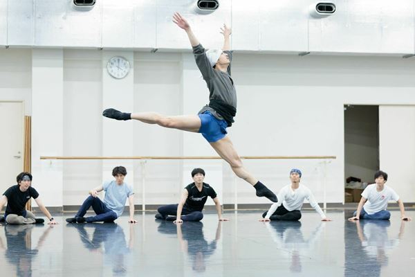 まもなく開幕　東京バレエ団が上演する巨匠ベジャールの『M』公開リハーサルレポート