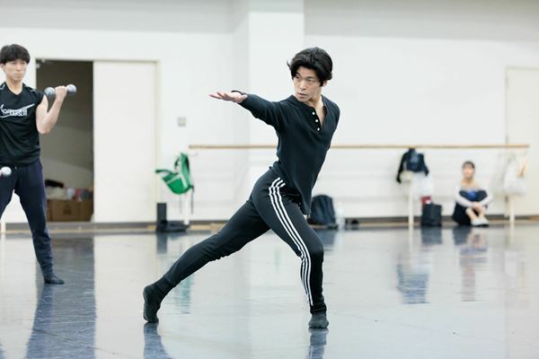 まもなく開幕　東京バレエ団が上演する巨匠ベジャールの『M』公開リハーサルレポート