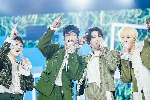 SEVENTEENのコンサート映画、ビジュアルメドレーを4週連続で公開　日本限定のユニットパフォーマンスカットも