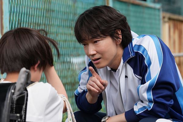 綾野剛&亀梨和也の絆「どう向き合っても真っ直ぐ応えてくれるという信頼がありました」