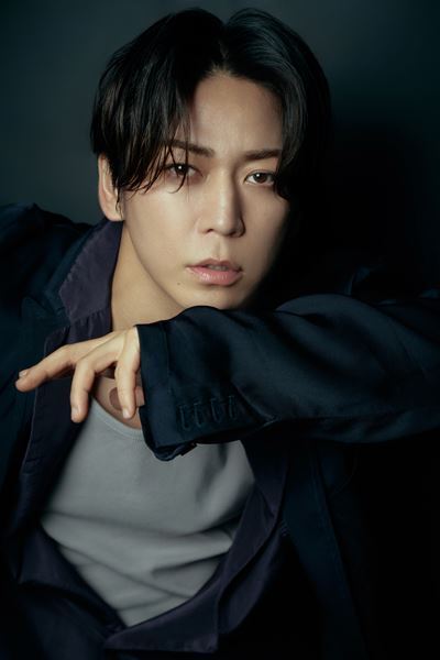 綾野剛&亀梨和也の絆「どう向き合っても真っ直ぐ応えてくれるという信頼がありました」