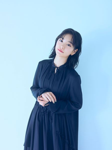 長尾謙杜＆當真あみ、撮影の合間に探した四つ葉のクローバーの行方は？