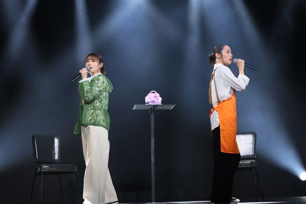 ミュージカル『白爪草』製作発表で、双子を演じる屋比久知奈、唯月ふうかが劇中の4曲を歌唱