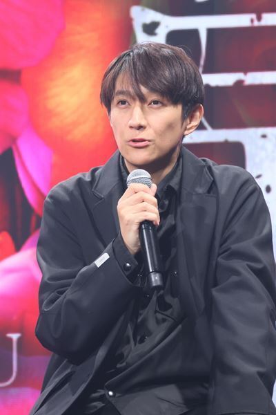 ミュージカル『白爪草』製作発表で、双子を演じる屋比久知奈、唯月ふうかが劇中の4曲を歌唱