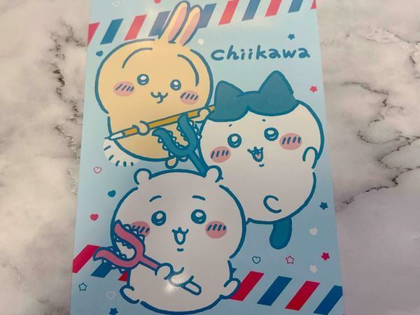 郵便局×ちいかわ、人気キャラや闇深キャラまで大集合のコラボ「切手セット」がかわいい