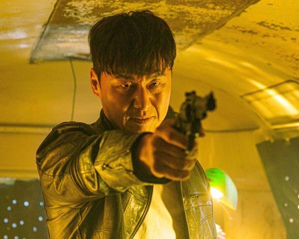 『デビルズ・ゲーム』チャン・ドンユンのイメージを覆す新たな場面写真公開　日本版＆韓国版のキャラクタービジュアルも