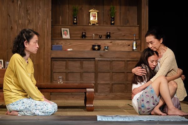 沖縄の家族の50年以上にわたる物語　内藤裕子作・演出による三部作の完結編『カタブイ、2025』が沖縄、東京で上演