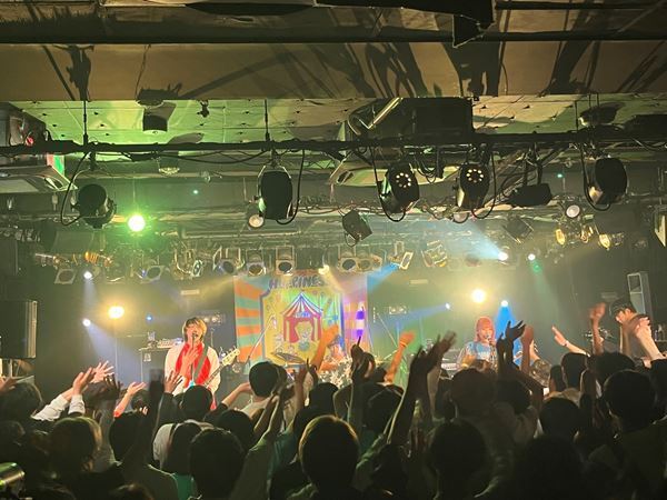 COPES、ツアーファイナルで夜の本気ダンスと共演！Happinessな空間を創り上げたソールドアウトの渋谷公演をレポート