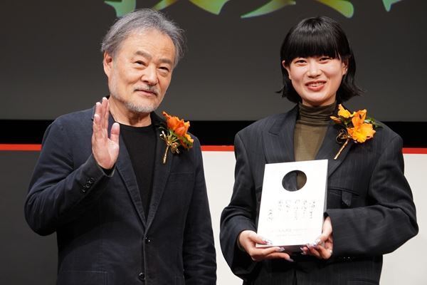 第6回「大島渚賞」受賞者の山中瑶子、「社会を転覆させる映画を作りたい」と涙の誓い