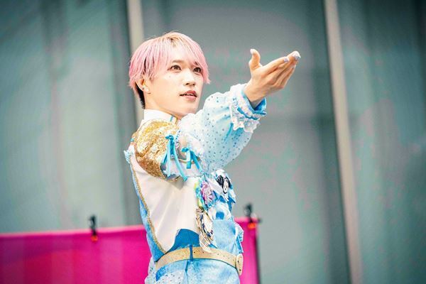 【パンダドラゴン インタビュー＆レポート】新曲「マジ☆まじない」が念願の1位を獲得！歓喜のニュースが続出したリリースイベント最終日・新宿歌舞伎町タワーに潜入取材