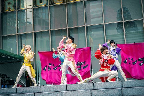 【パンダドラゴン インタビュー＆レポート】新曲「マジ☆まじない」が念願の1位を獲得！歓喜のニュースが続出したリリースイベント最終日・新宿歌舞伎町タワーに潜入取材