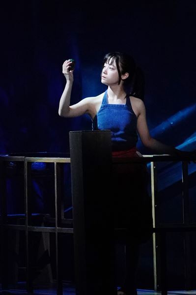 舞台『千と千尋の神隠し』上海公演開幕！　舞台写真とともに橋本環奈、醍醐虎汰朗、ジョン・ケアードらの会見コメント到着