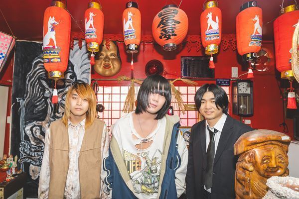 あすなろ白昼夢、新作『ブスもキレイもいつかは皆んな土の中』から「すもうるとうく」MV解禁