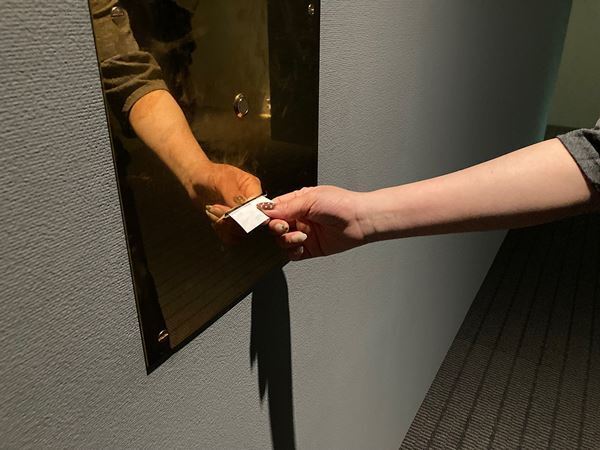 【展示レポート】『ライアン・ガンダー：ユー・コンプリート・ミー』　ポーラ美術館の内外に点在する“鑑賞者が完成させる作品”