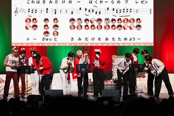 INI、クリスマスグッズを身に着けハンドベル生演奏！ ミリオン突破の快挙をMINIと祝福【オフィシャルレポート】