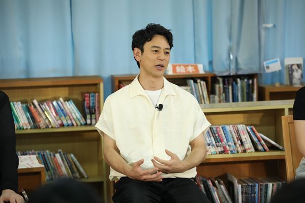 妻夫木聡、広瀬すずらが沖縄訪問　映画『宝島』全国キャラバン第1弾で舞台挨拶＆那覇中学校をサプライズ訪問