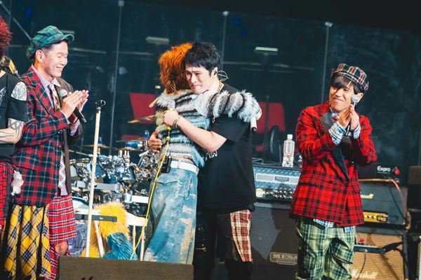 SOPHIA、SIAM SHADEメンバーで結成されたユニット「SIAM SOPHIA」とガレッジセールによる一夜限りのスペシャルライブに全国から集まったファン8,000人が熱狂！【オフィシャルレポート】