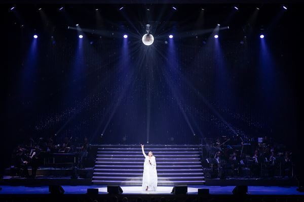 柚希礼音がシャンソンの世界に挑んだ一夜限りのリサイタル『REON et Chansons』オフィシャルレポート