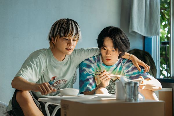 北村匠海、綾野剛共演『愚か者の身分』若者の素顔と裏の顔を捉えた場面写真10点一挙公開