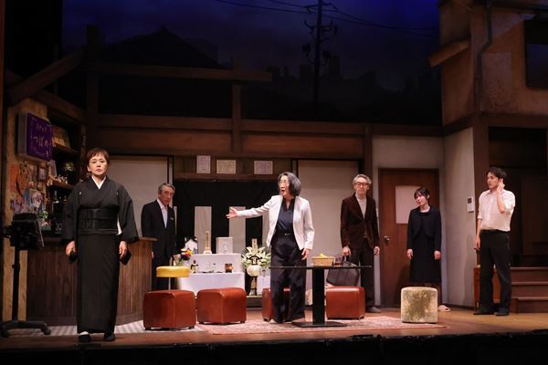 横山拓也の最新作『やなぎにツバメは』いよいよ開幕　舞台写真が到着