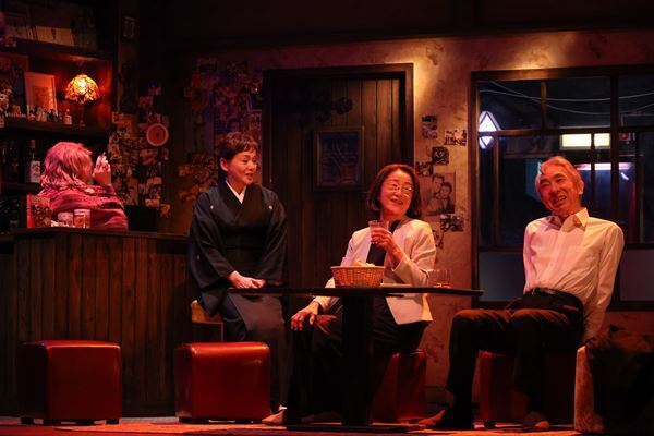 横山拓也の最新作『やなぎにツバメは』いよいよ開幕　舞台写真が到着