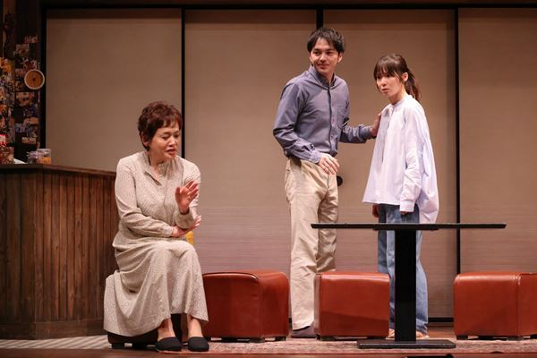 横山拓也の最新作『やなぎにツバメは』いよいよ開幕　舞台写真が到着