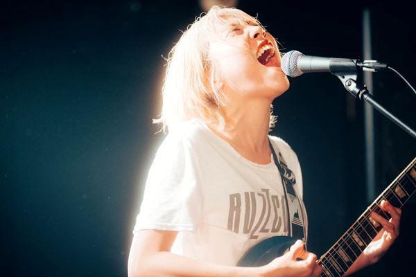 【つきみ主催ライブ『Mwah!』対談・第3弾】ににちゃん(つきみ)×ゆきなり(炙りなタウン)、互いを尊敬し合う二組が対バンに向けて本気トーク！「正々堂々、戦いにいく」