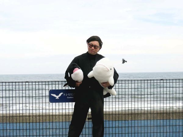 レイザーラモンRG、51歳誕生日前夜に「あるある」全開！ ファンサプライズに感激のバスツアーオフィシャルレポート