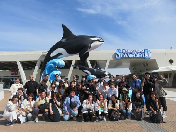 レイザーラモンRG、51歳誕生日前夜に「あるある」全開！ ファンサプライズに感激のバスツアーオフィシャルレポート