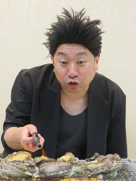 レイザーラモンRG、51歳誕生日前夜に「あるある」全開！ ファンサプライズに感激のバスツアーオフィシャルレポート