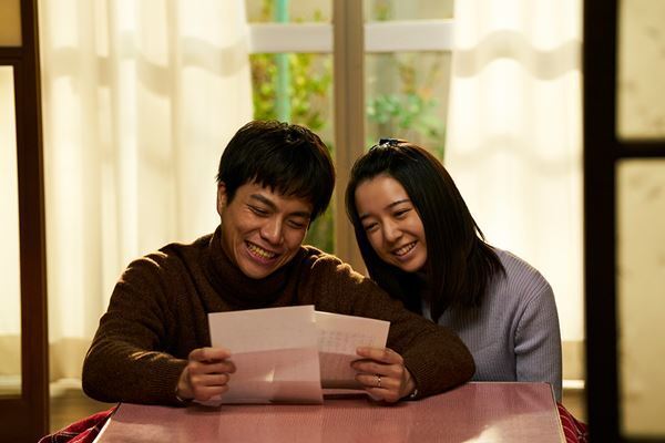 笑福亭鶴瓶×原田知世、重岡大毅×上白石萌音が寄り添う　映画『35年目のラブレター』場面写真12点公開
