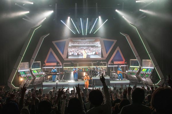 スターダスト☆レビュー『45周年ツアー 2025～27「星屑冒険王」』開幕！　療養中のVOH林が飛び入り参加した初日・相模女子大学グリーンホール【オフィシャルレポート】