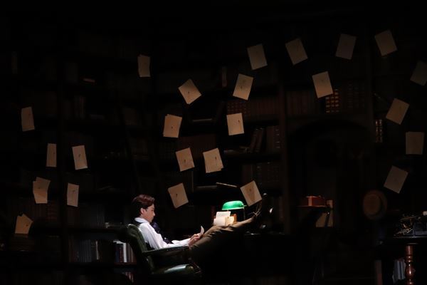 手紙が紡ぐ、静かで確かな愛の物語――ミュージカル『ダディ・ロング・レッグズ』上演中