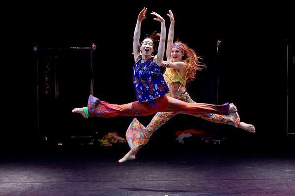 8人のダンサーが宮沢賢治の世界へと誘う　KAAT×TJP『ダンスマラソンエクスプレス（横浜⇔花巻）』伊藤郁女のコメント＆舞台写真が到着