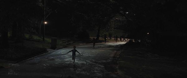 『WEAPONS／ウェポンズ』謎に迫る特別映像＆新たな場面写真公開