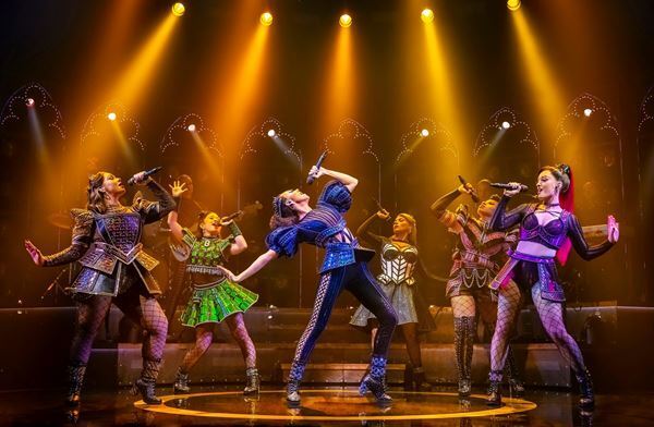 【コラム】ミュージカル『SIX』はここがすごい！ 来日版＆日本キャスト版の見どころを紹介